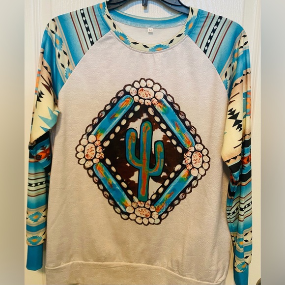 Tops - 🌵🌵 Southwestern Long Sleeve Top Size Medium